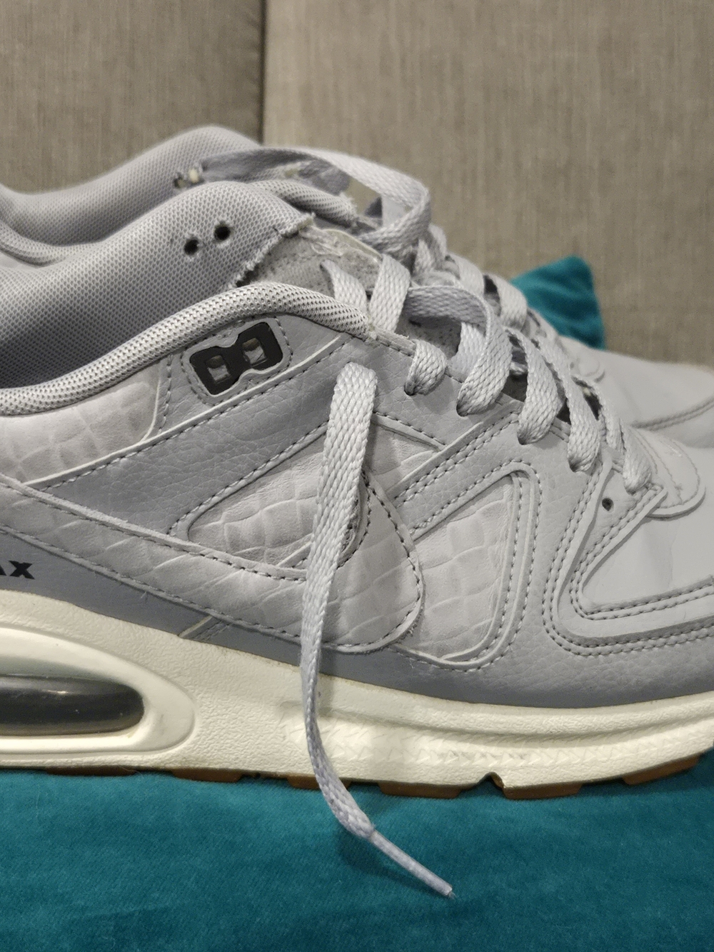 Nike Men's Athletic Shoes Light Gray and White